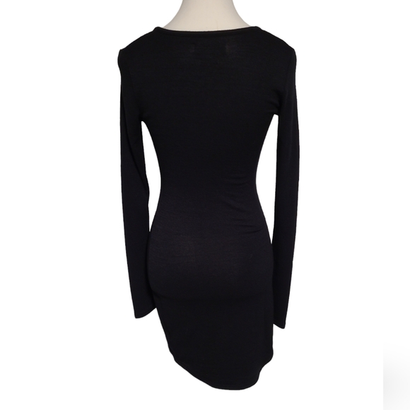 Aritzia Golden by TNA - Long Sleeve Straight Black Dress - Picture 4 of 5